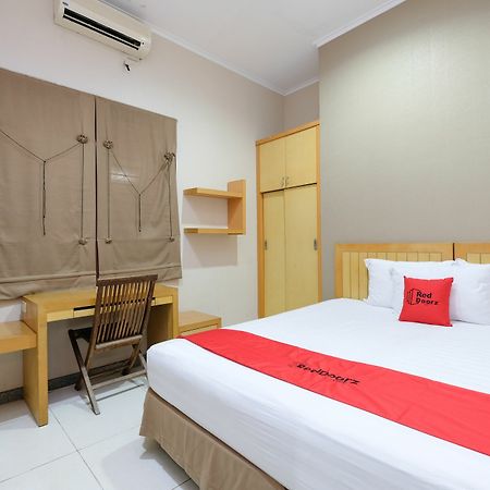 סמאראנג Reddoorz Plus Near Simpang Lima מראה חיצוני תמונה