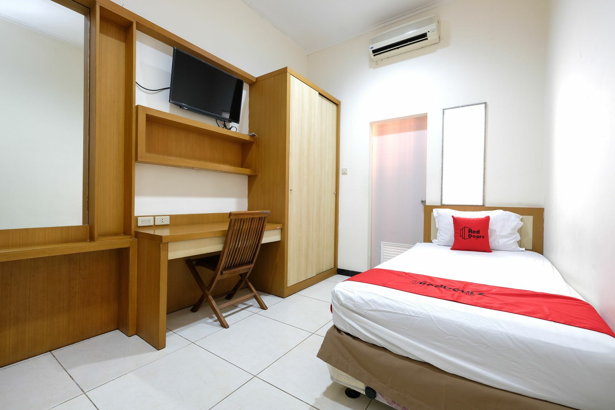 סמאראנג Reddoorz Plus Near Simpang Lima מראה חיצוני תמונה
