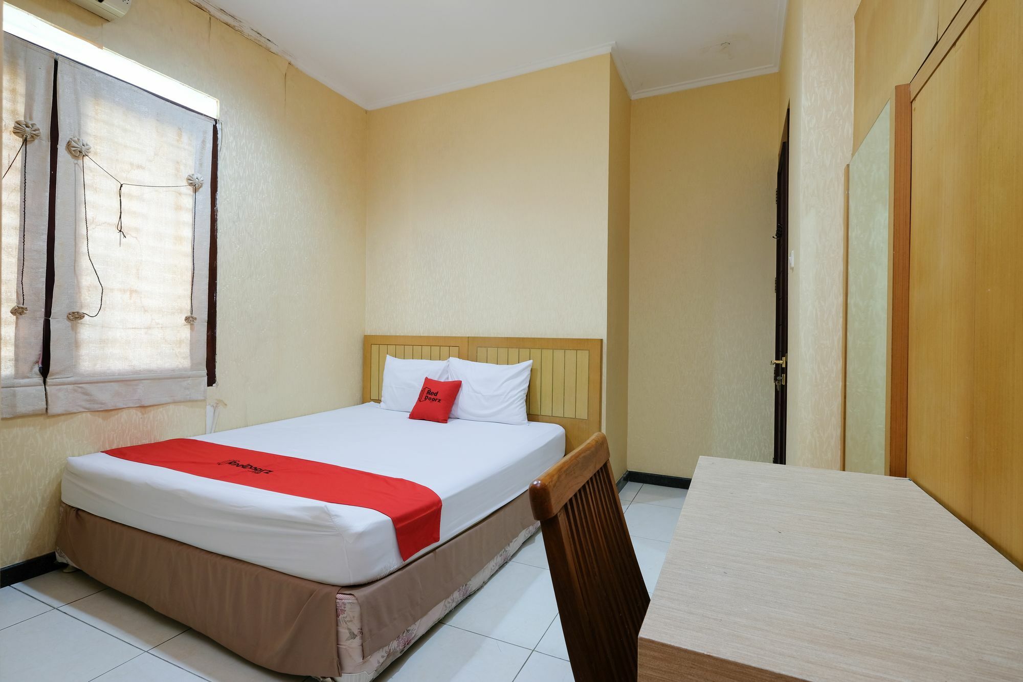 סמאראנג Reddoorz Plus Near Simpang Lima מראה חיצוני תמונה