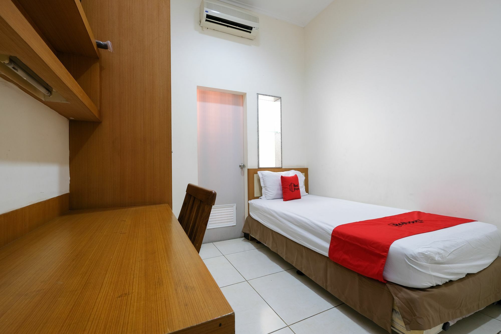 סמאראנג Reddoorz Plus Near Simpang Lima מראה חיצוני תמונה
